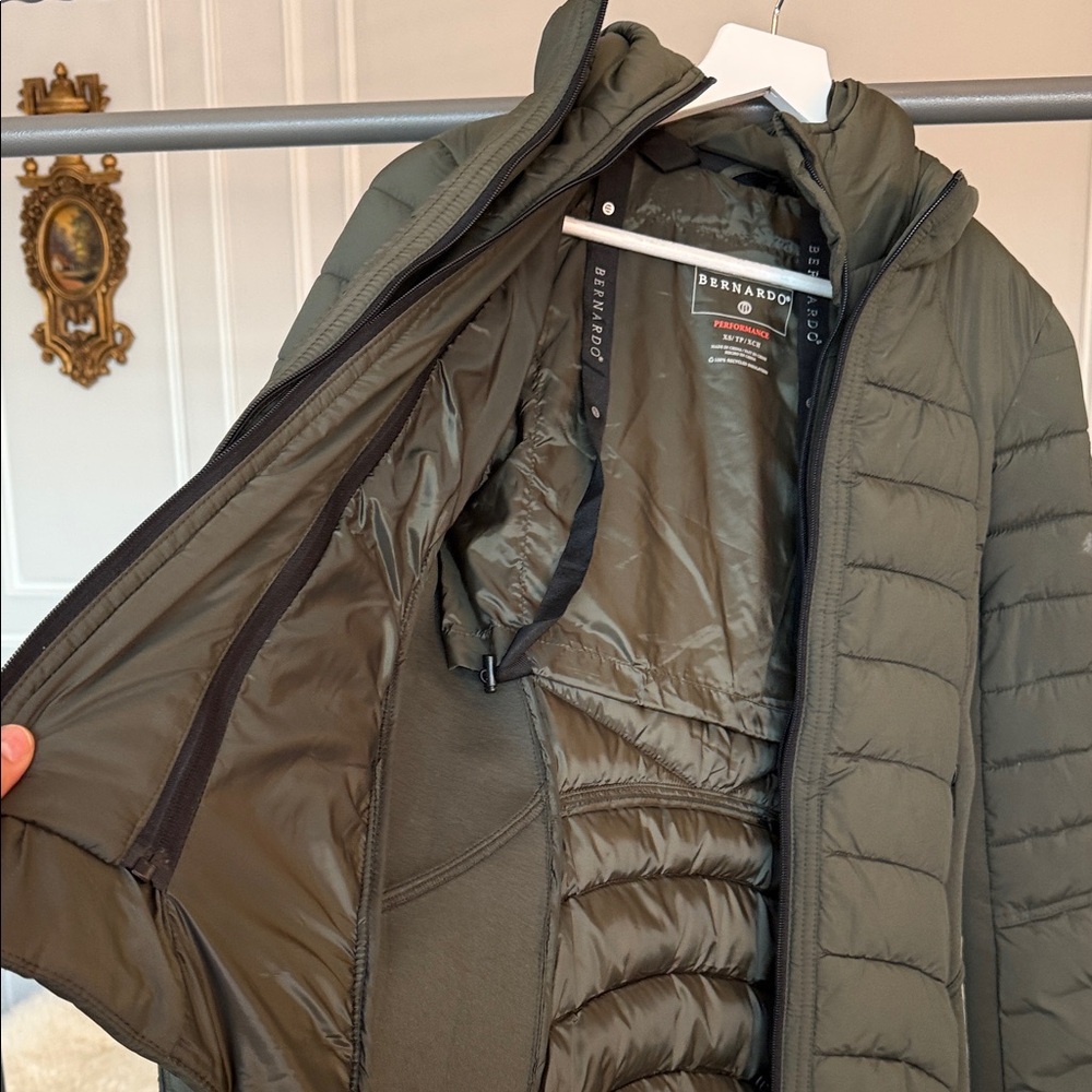 Bernardo Olive Quilted Lightweight Puffer Jacket. As new - Picture 8 of 14